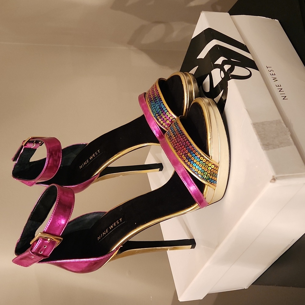 🌈Nine West pink & gold 5' heel new